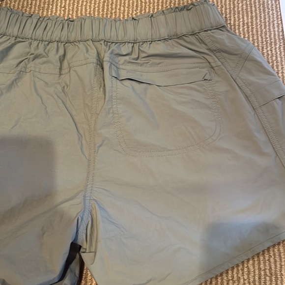 NWT FP MOVEMENT in the wild shorts in grey olive size small - Picture 11 of 16